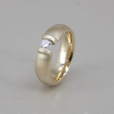 RING Spannring 585/14k Gelbgold mattiert mit Brillant ca. 0,20 ct W/si