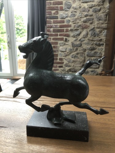 Bronzeskulptur das - bronzeskulptur, „das