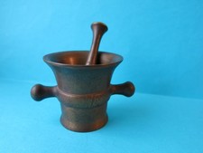 MESSING / Alter Mörser mit Stößel, 574 g, entsprechende Patina altersbedingt