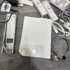 Nintendo Wii Bundle w/ Wii