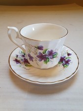 Royal Rose Porzellan - Kaffeetasse mit Untertasse - Blumendekor mit Goldrand