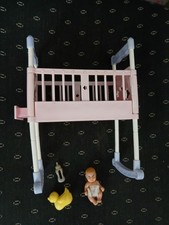 "Barbie" Baby-Puppe   in Wiege mit Zubehör  Vintage