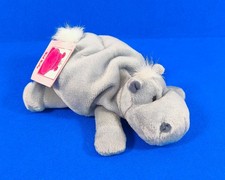 NICI Nilpferd Bud Belly grau Herz pink rosa liegend Plüsch 17 cm groß neuwertig