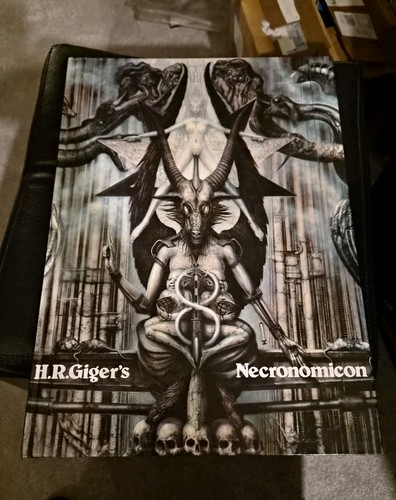 Giger necronomicon - h.r.,