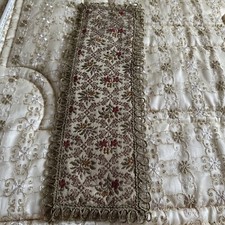 Alt Brokat Deckchen Mitteldecke Mini Tischdecke Blumen 60/70er hinten roter Samt