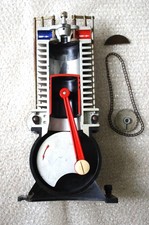 VIERTAKTMOTOR Dieselmotor, Lehrmodell, Schnittmodell, Funktionsmodell: VEB Labor