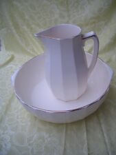 edle Waschschüssel mit Krug