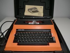 Silver Reed  Electric 2000 Typewriter & Box, Cover. Working MODEL ( 8600?)