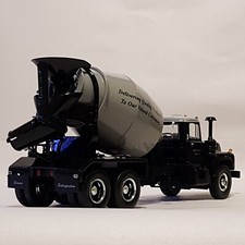 Mack model mixer us - r, truck