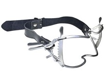 BDSM Metall Bondage Mund