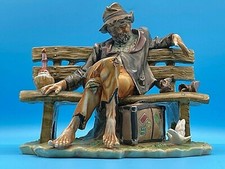 Vintage Porzellan sitzender Mann Vagabund auf der Bank Figur / Ornament