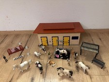 Schleich Pferdestall mit Pferden und Zubehör