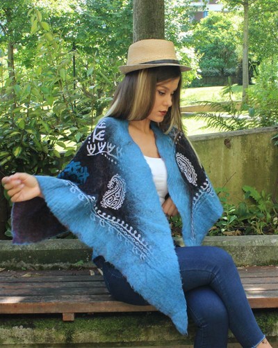Handgefertigter filzponcho - handgefertigter,