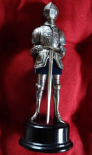 Zinnfigur Ritter mit Schwert auf Holzsockel ca 21 cm