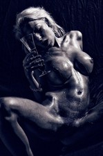 Aktfoto vor Schwarz,  Nude