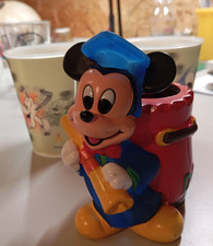 1 Stiftebecher und 2 Becher mit 3D-Motiven