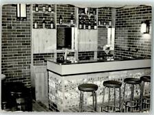 39512427 - 2362 Wiek Gasthaus Bar Tresen Barhocker Flaschen Ort lt. Fotograf