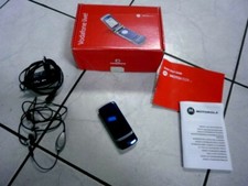 Motorola KRZR K1 mit Ladegeraet, Headset, Bedienungsanleitung & Kurzanleitung