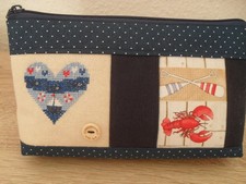 Kosmetiktasche Schminktäschen Stoff genäht Unikat Stickbild  Anker Meer maritim