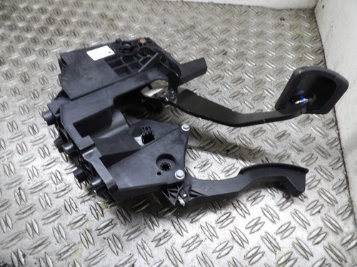 Smart fortwo 453 - 453, bremspedal