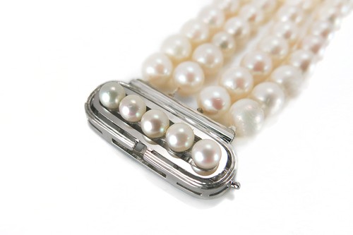 Armband mit 133 akoya perlen - armband,