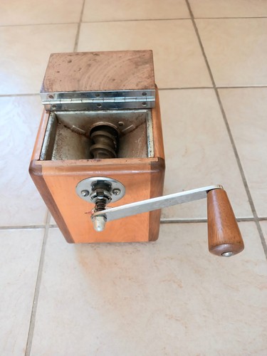 Kaffeemühle aus holz - kaffeemühle,