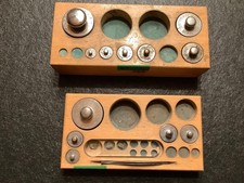 2 Alte Gewichtsätze für Apothekerwaagen August Sauter KG