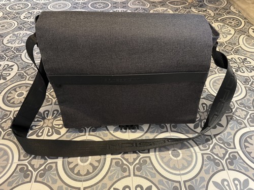 Porsche design cargon - design,