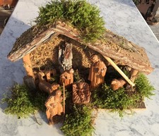 Krippenfiguren Holz geschnitzt 6 Figuren und Stall