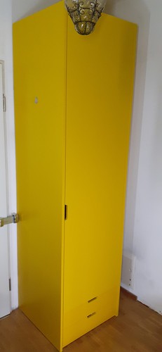 Großer gelber kleiderschrank - großer,