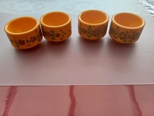 Vintage 4 Eierbecher, 60er Jahre, Plastik bedruckt, für L Eier geeignet