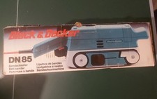 Black Decker DN85 / D1  Bandschleifer 75 mm  900 Watt  + Sack OVP