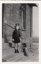 alte Fotografie . kleines Mädchen   um 1943 ( A3 )