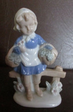 schöne Porzellan Figur Porzellanfigur Deko Mädchen H - 13 cm