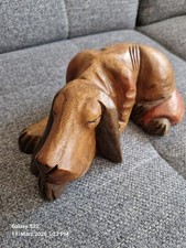 Schlafender Hund aus Holz