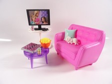 Barbie-Möbel "Movie Night" komplettes Set Fernseh-Tisch Sessel Kätzchen (19137)