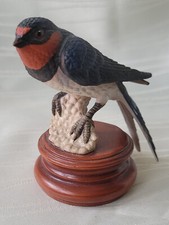 Goebel Porzellan Vogel  "Rauchschwalbe" auf Podest  3835508  von M. Müller