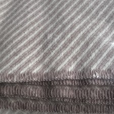 URBANARA Wolldecke Santaka 100% Schurwolle,140x220cm, Rouge / Eierschale