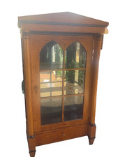 Biedermeiervitrine in Birke mit Vollsäulen