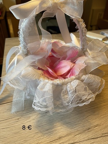 Blumenmädchen-Körbchen