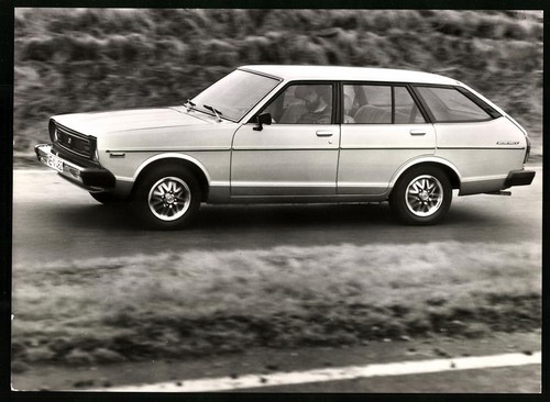 Fotografie auto datsun - auto, sunny