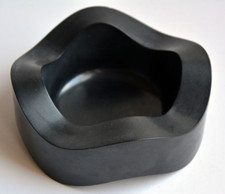 Helit Aschenbecher Ulmer Welle 95, schwarz, Design: Walter Zeischegg (1967)