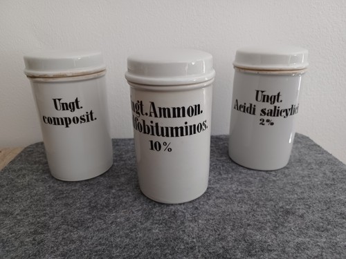 Alte apothekergefässe mit - 3,