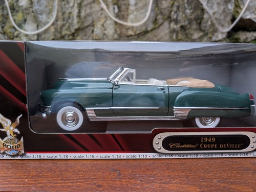 Road signature cadillac - 1:18,