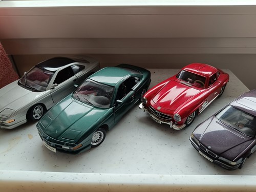 Mercedes 300 2 - 1:18,, stk