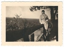 9/710 FOTO  - FRAU MIT