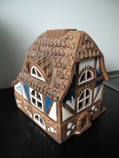 Neuwertiges Keramikhaus kleines Haus  Turm/ Burg Teelichthalter Weihnachten