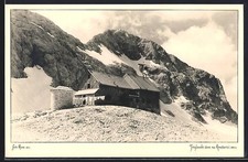 Triglav, Berghütte