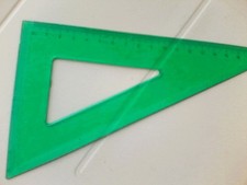 Dreieckslineal – Dreieck – Lineal – Markenlos – grün – Gebrauchsspuren können vo