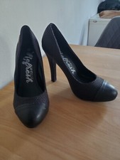 Refresh Pumps Größe 37 schwarz genoppt Plateau High Heels Clubwear Gothic ⚪12